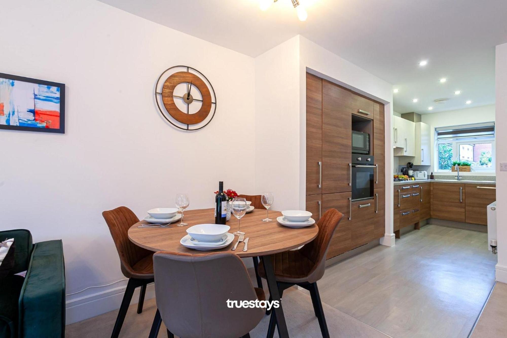 Ambassador House By Truestays - Luxury 4 Bedroom House In Stoke-On-Trent Etruria ภายนอก รูปภาพ