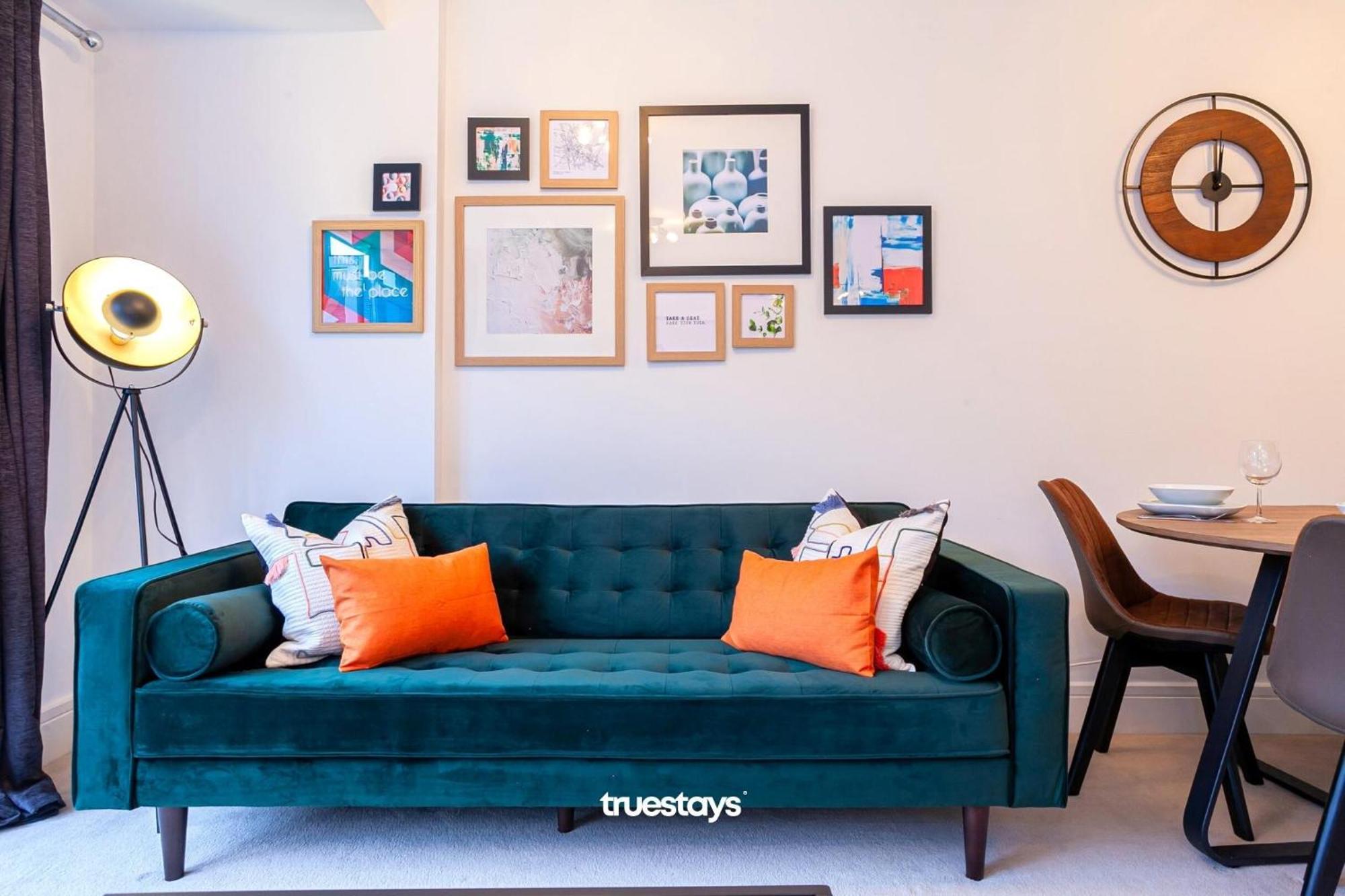 Ambassador House By Truestays - Luxury 4 Bedroom House In Stoke-On-Trent Etruria ภายนอก รูปภาพ