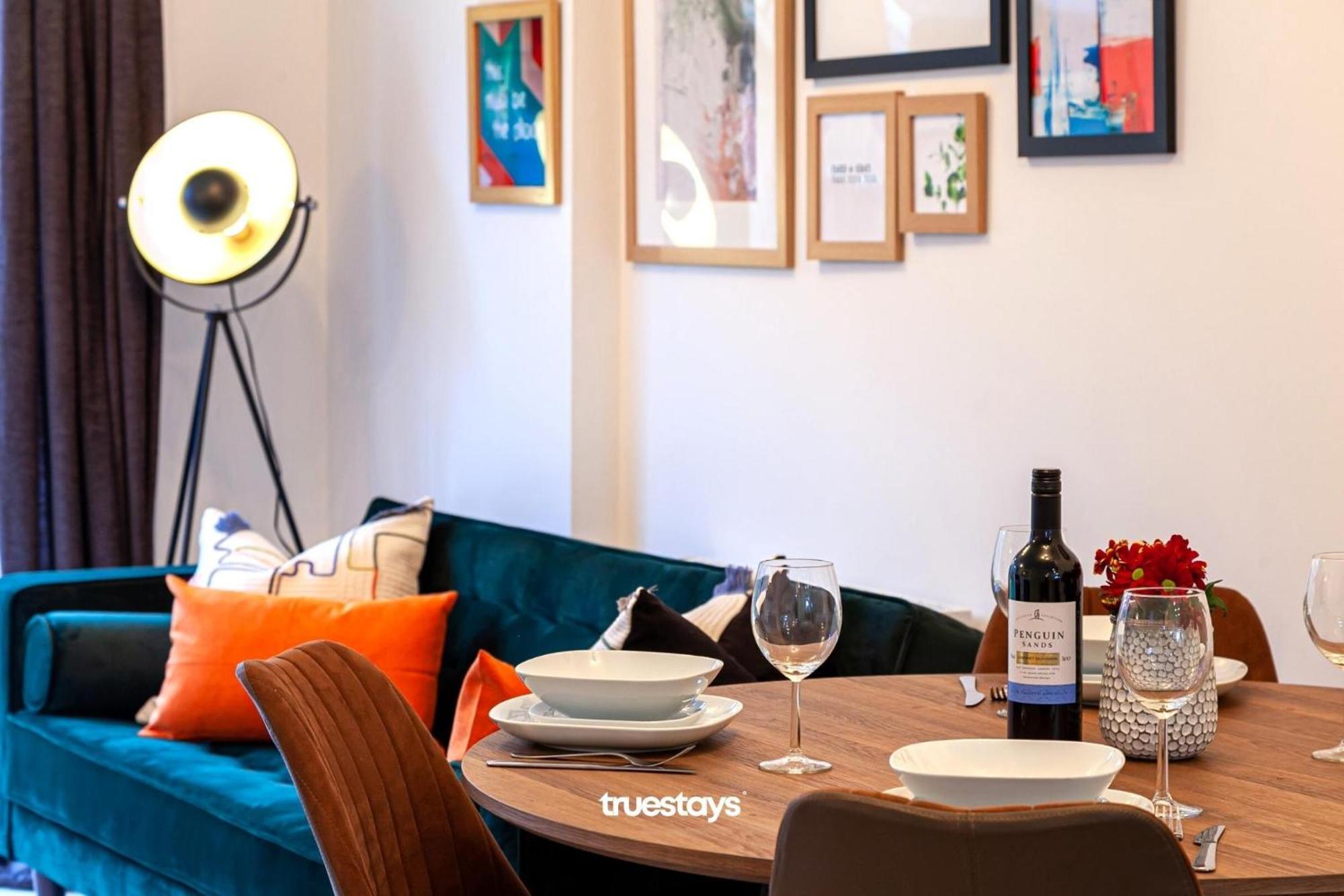 Ambassador House By Truestays - Luxury 4 Bedroom House In Stoke-On-Trent Etruria ภายนอก รูปภาพ