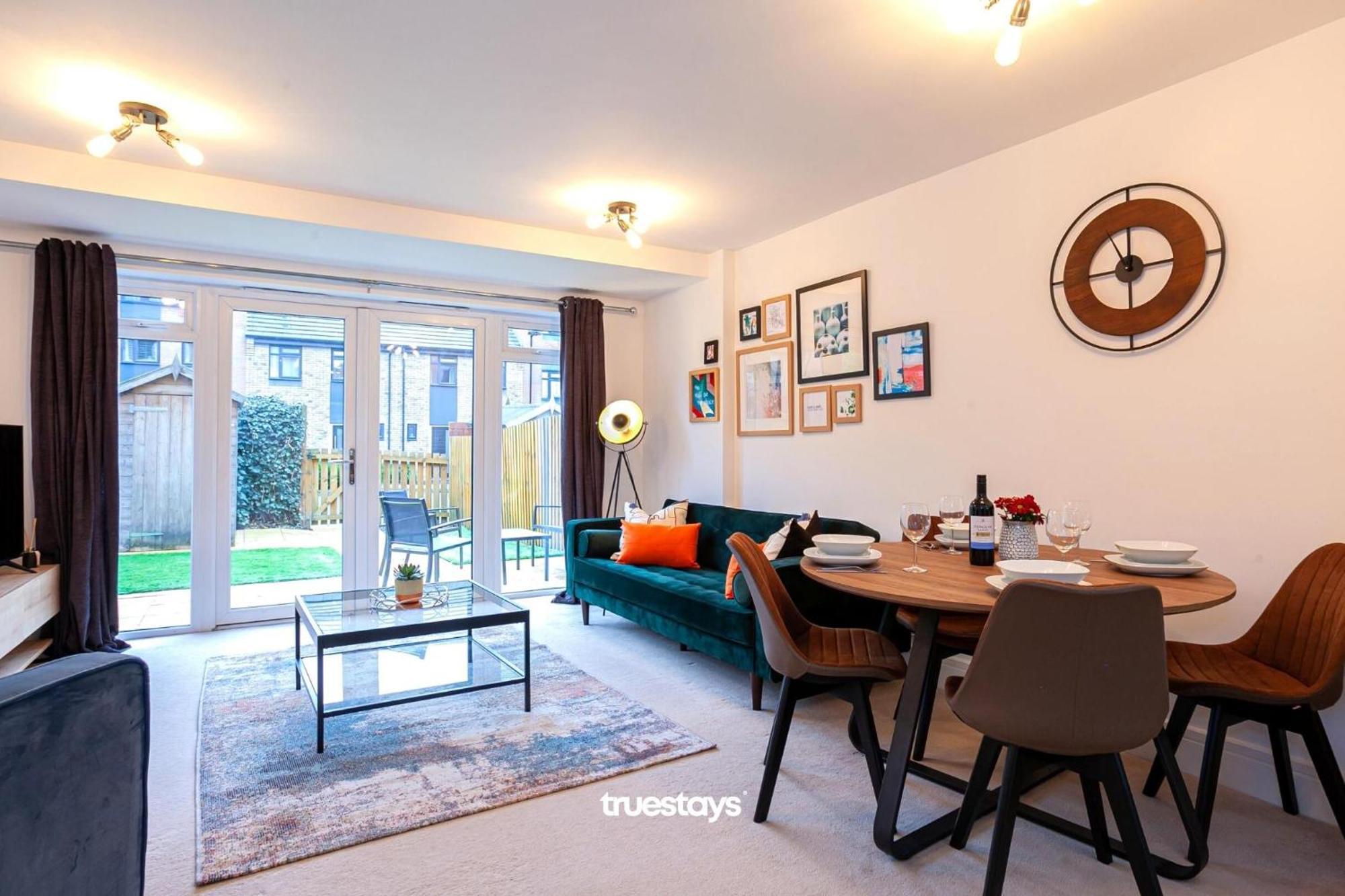 Ambassador House By Truestays - Luxury 4 Bedroom House In Stoke-On-Trent Etruria ภายนอก รูปภาพ