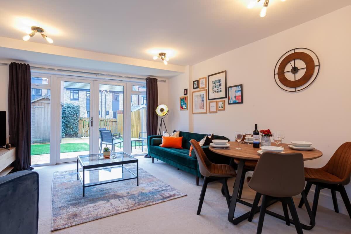 Ambassador House By Truestays - Luxury 4 Bedroom House In Stoke-On-Trent Etruria ภายนอก รูปภาพ