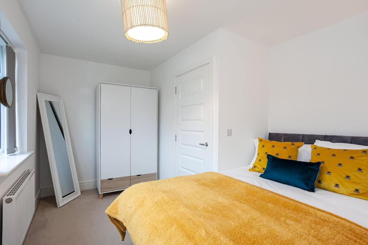 Ambassador House By Truestays - Luxury 4 Bedroom House In Stoke-On-Trent Etruria ภายนอก รูปภาพ